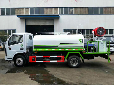 国六东风多利卡5吨绿化喷洒车图片